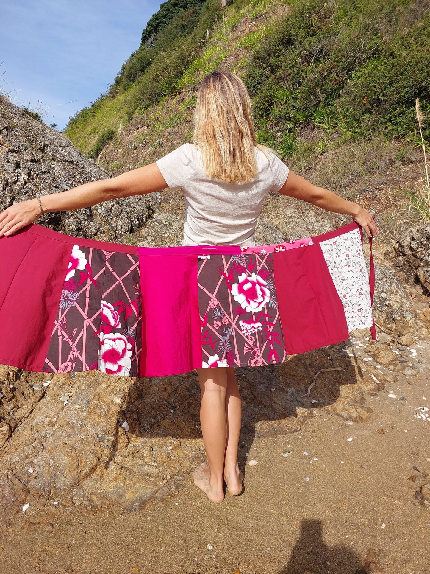 Dark pink print wrap Skirt - Heke design